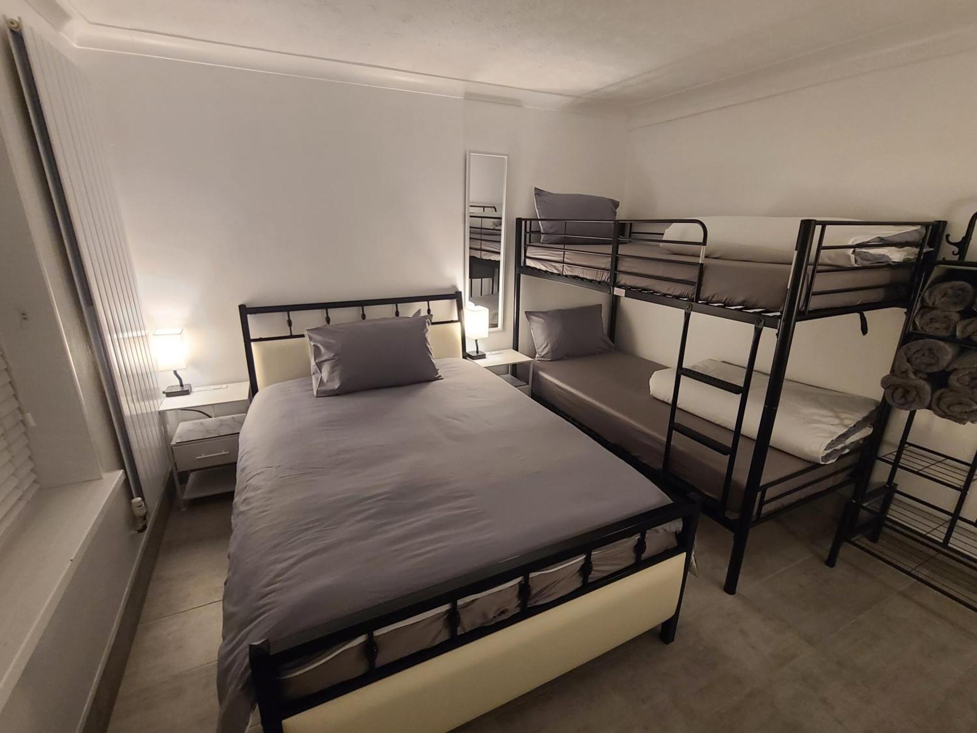 Roomz-Gatwick-London-Airport Parking-Travel Service Ifield المظهر الخارجي الصورة