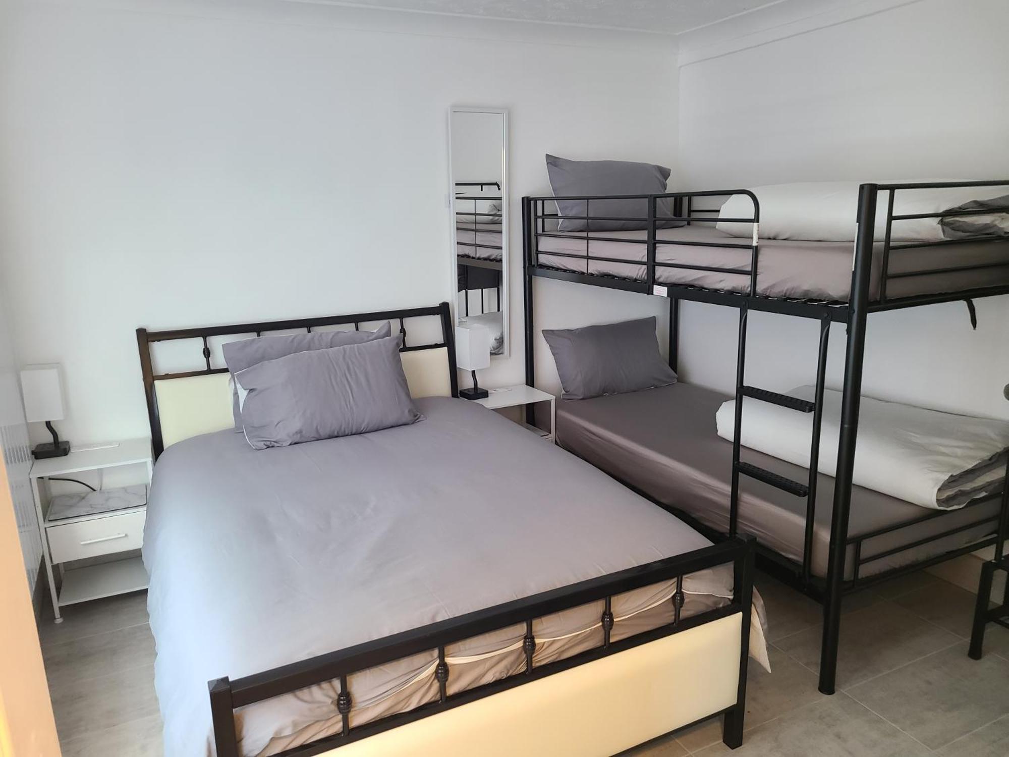 Roomz-Gatwick-London-Airport Parking-Travel Service Ifield المظهر الخارجي الصورة